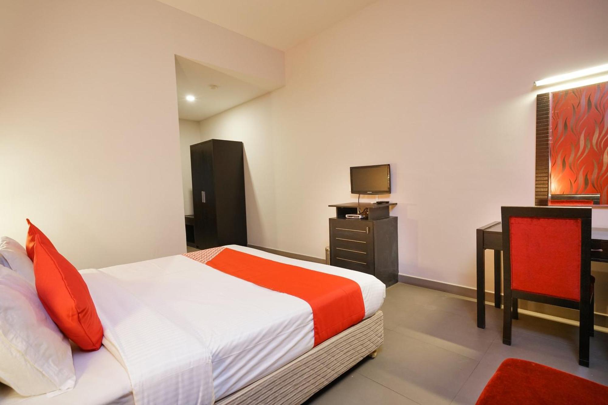 Super Townhouse Mookkannoor Tourist Home Angamali Exterior photo