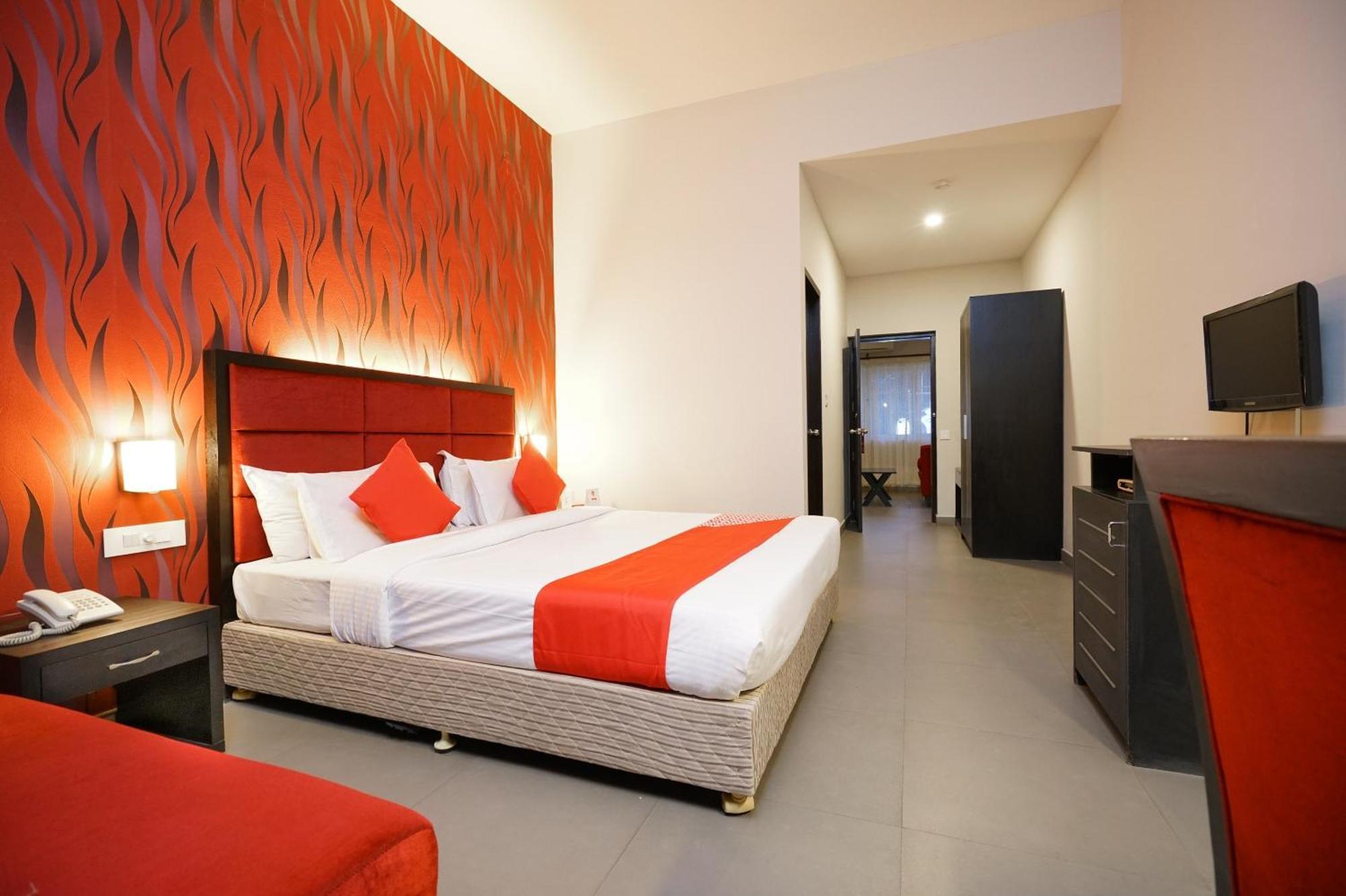 Super Townhouse Mookkannoor Tourist Home Angamali Exterior photo