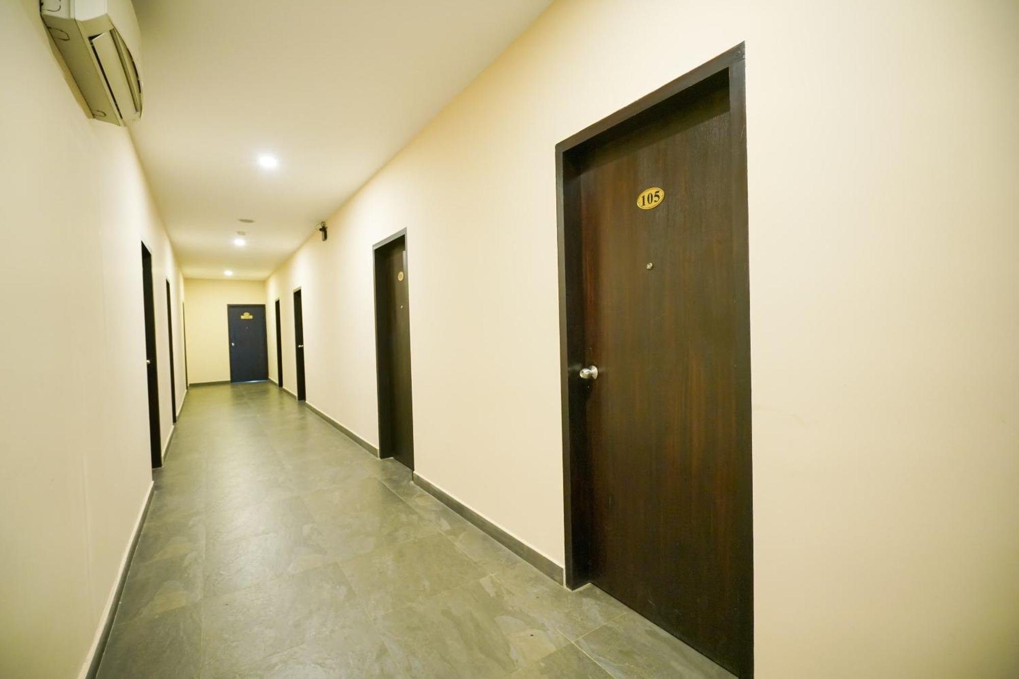 Super Townhouse Mookkannoor Tourist Home Angamali Exterior photo