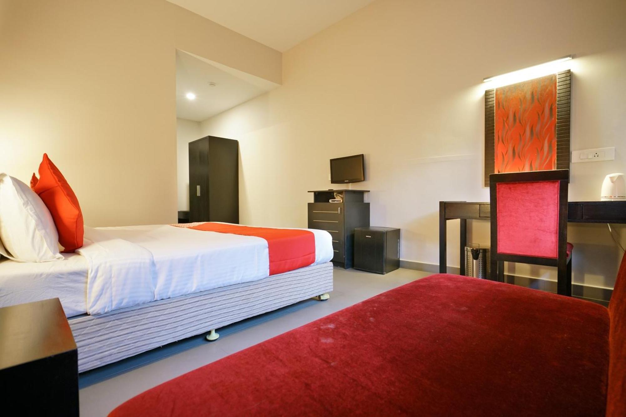 Super Townhouse Mookkannoor Tourist Home Angamali Exterior photo