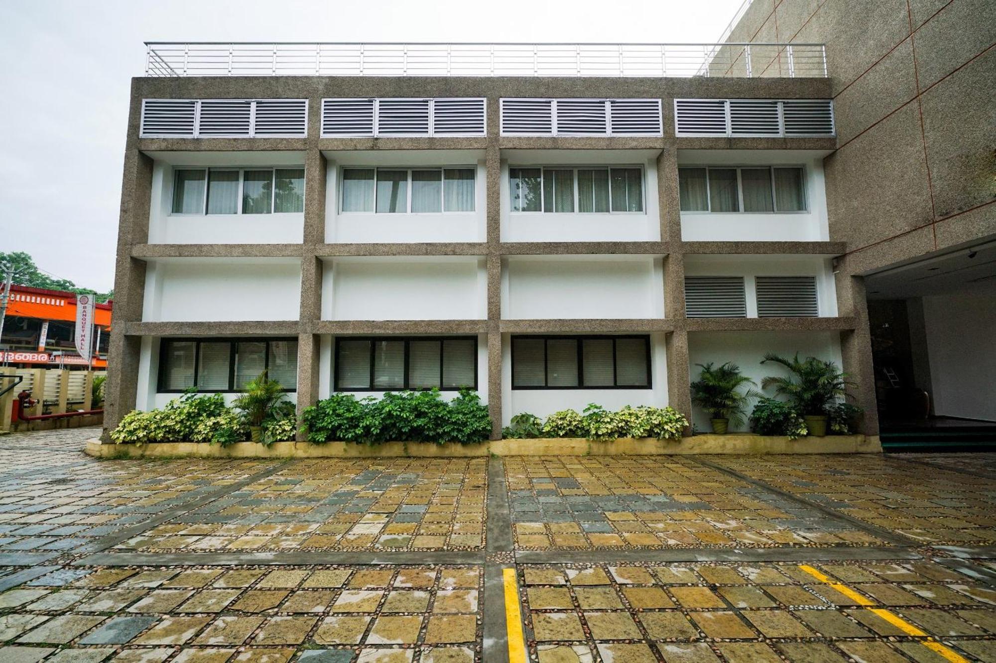 Super Townhouse Mookkannoor Tourist Home Angamali Exterior photo